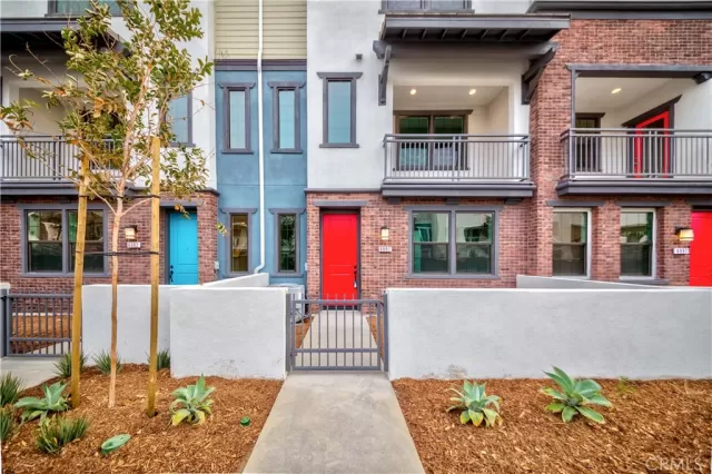 MLS: PW22250475 Condo For Sale