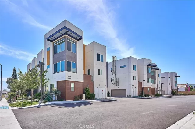 MLS: PW22255519 Condo For Sale