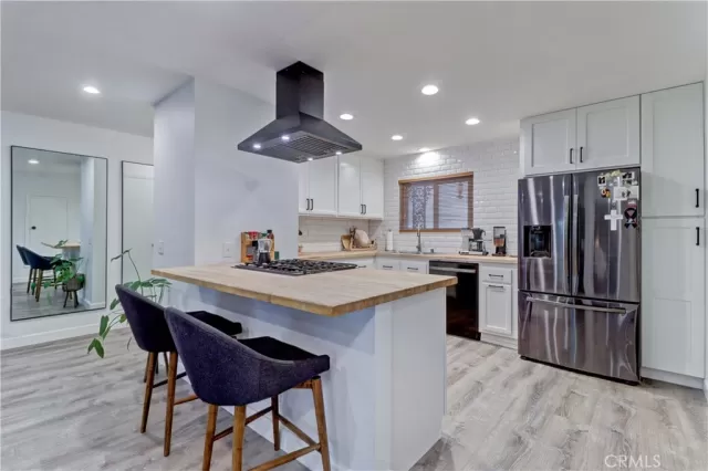 MLS: PW22258913 Condo For Sale