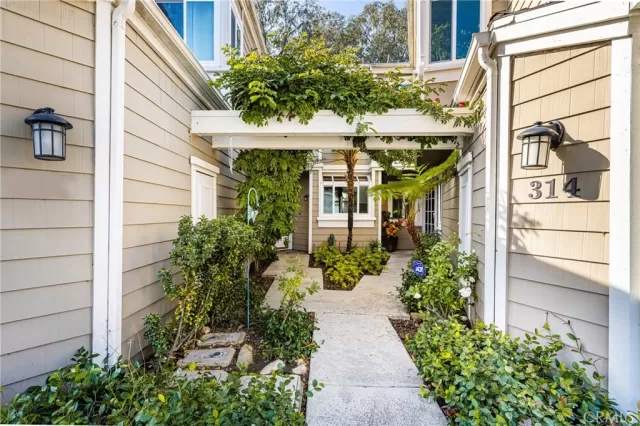 MLS: PW23009623 Condo For Sale