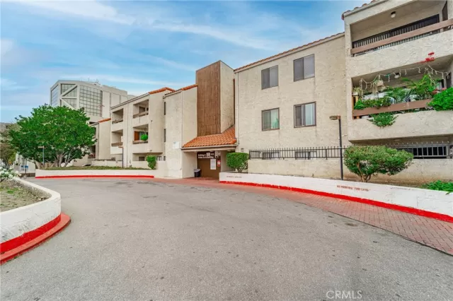 MLS: PW23031988 Condo For Sale