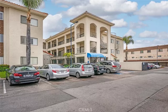 MLS: PW23038435 Condo For Sale