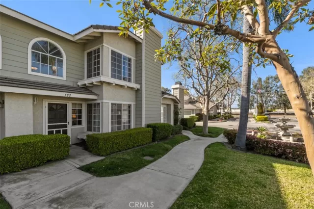 MLS: PW23051222 Condo For Sale