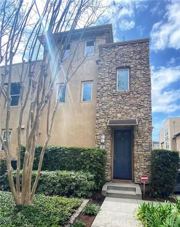 MLS: PW23051422 Condo For Sale