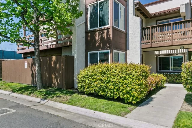 MLS: PW23051699 Condo For Sale