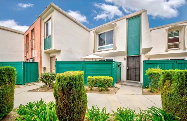 MLS: PW23059126 Condo For Sale