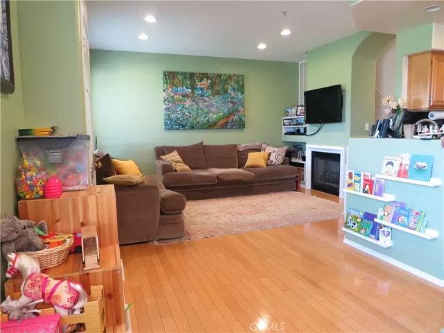 MLS: PW23059709 Condo For Sale