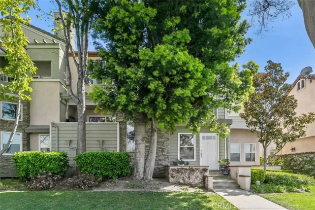 MLS: PW23059802 Condo For Sale