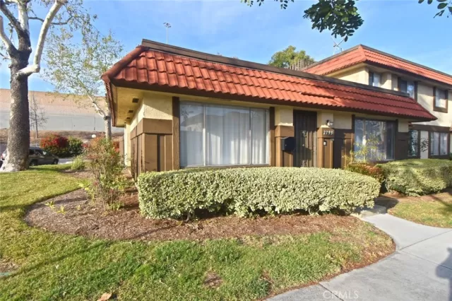 MLS: PW23060312 Condo For Sale