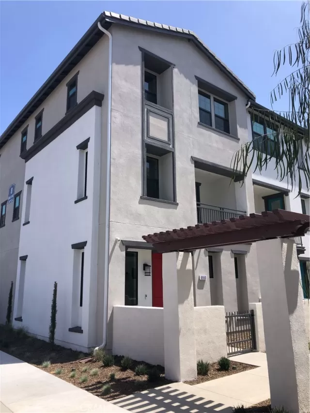 MLS: PW23066020 Condo For Sale