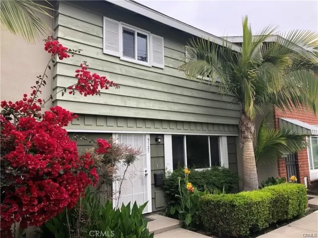 MLS: PW23091328 Condo For Sale