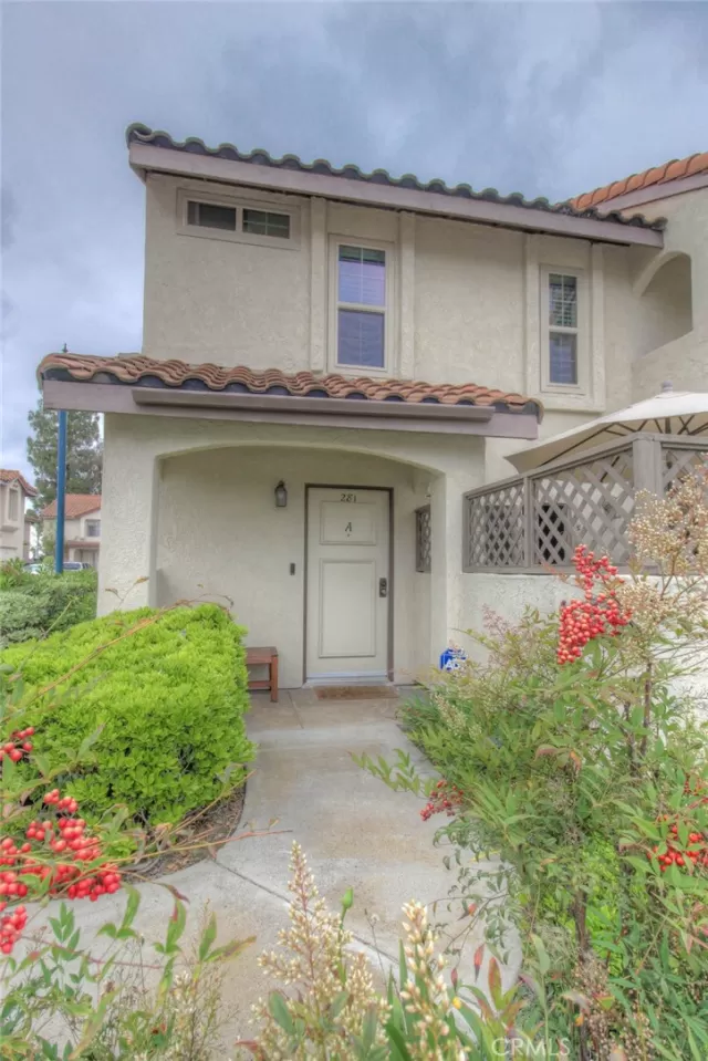 MLS: PW23096512 Condo For Sale