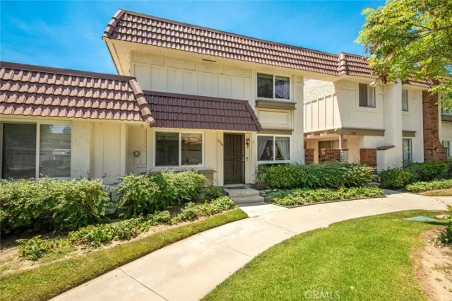 MLS: PW23109902 Condo For Sale