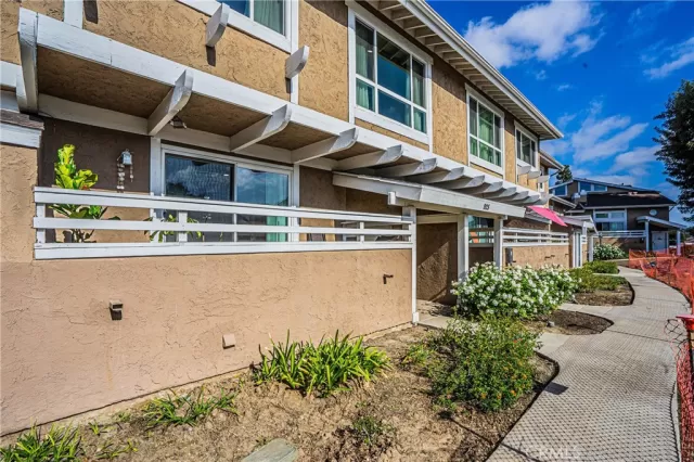 MLS: PW23111981 Condo For Sale