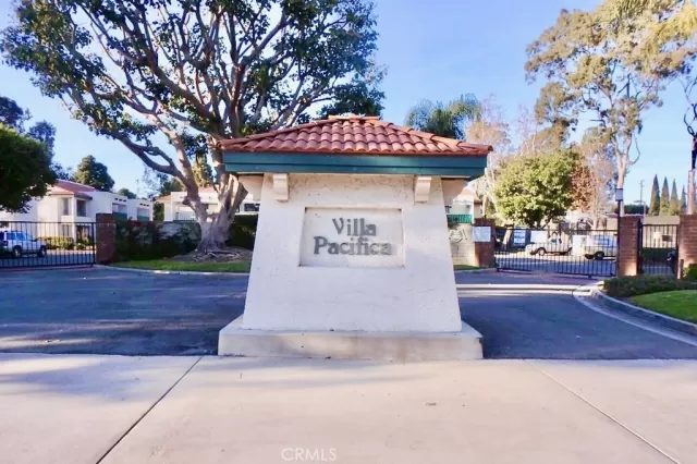 MLS: PW23121618 Condo For Sale