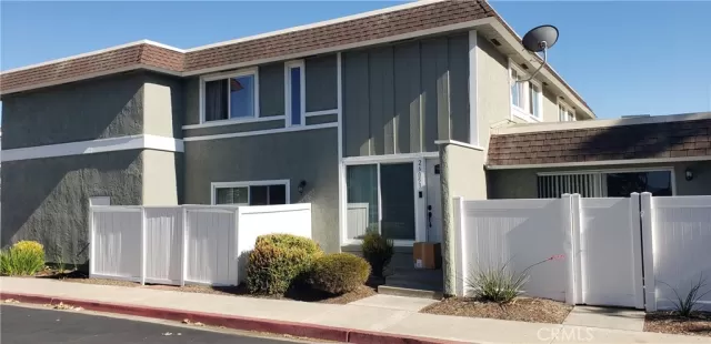 MLS: PW23124028 Condo For Sale