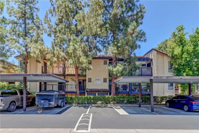 MLS: PW23133296 Condo For Sale