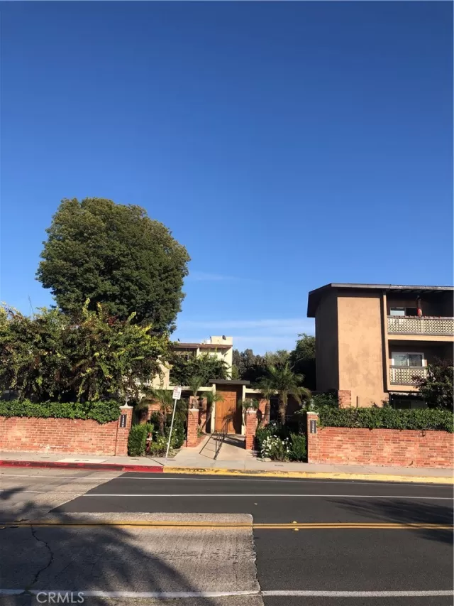 MLS: PW23190676 Condo For Sale