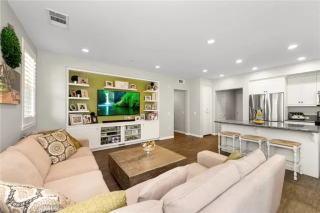 MLS: PW23196235 Condo For Sale