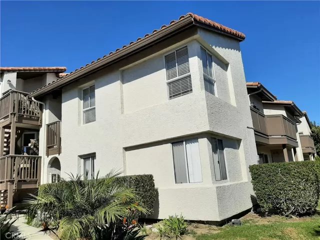 MLS: PW23198823 Condo For Sale