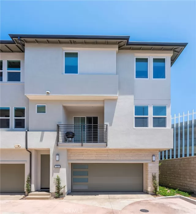 MLS: PW23199093 Condo For Sale