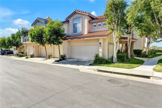 MLS: PW23199241 Condo For Sale