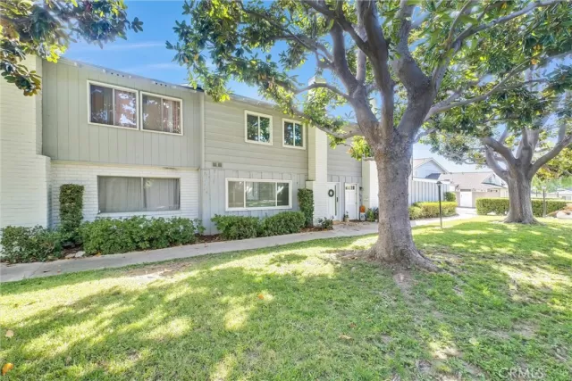 MLS: PW23201868 Condo For Sale