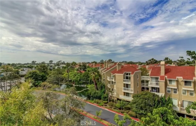 MLS: PW23202027 Condo For Sale