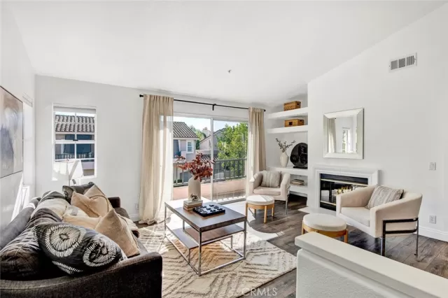 MLS: PW23203674 Condo For Sale