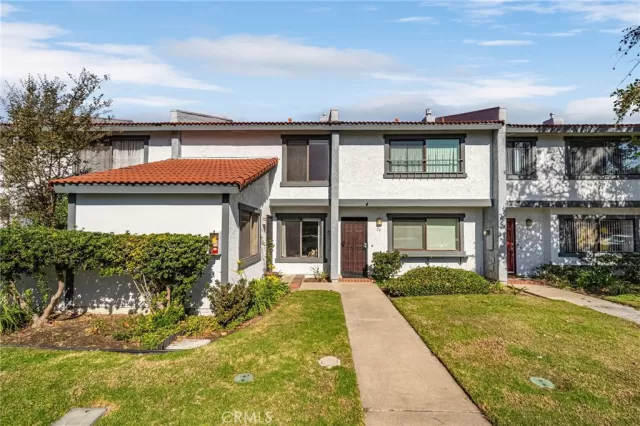 MLS: PW23207576 Condo For Sale