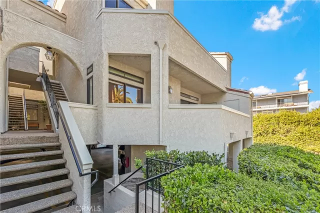 MLS: PW23210522 Condo For Sale