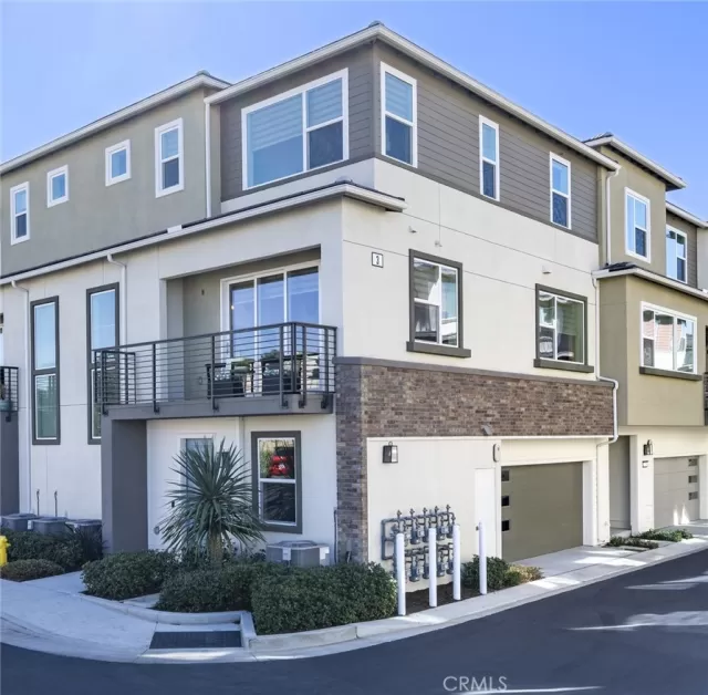 MLS: PW23212856 Condo For Sale