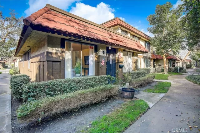 MLS: PW24015773 Condo For Sale