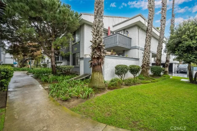 MLS: PW24036122 Condo For Sale