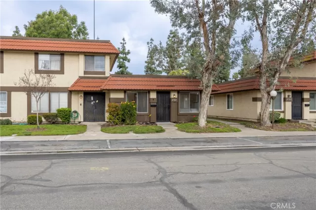 MLS: PW24042313 Condo For Sale