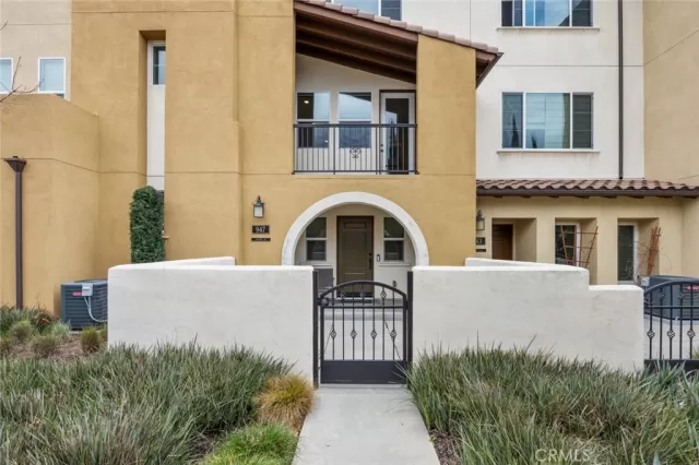 MLS: PW24042712 Condo For Sale