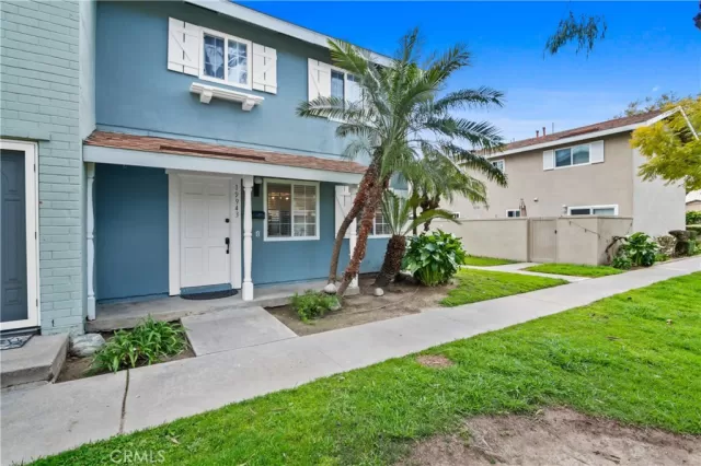 MLS: PW24051323 Condo For Sale