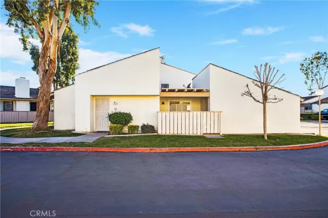 MLS: PW24119911 Condo For Sale