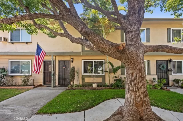 MLS: PW24133633 Condo For Sale