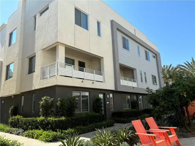 MLS: PW24149800 Condo For Sale