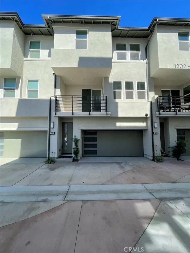 MLS: PW24154118 Condo For Sale