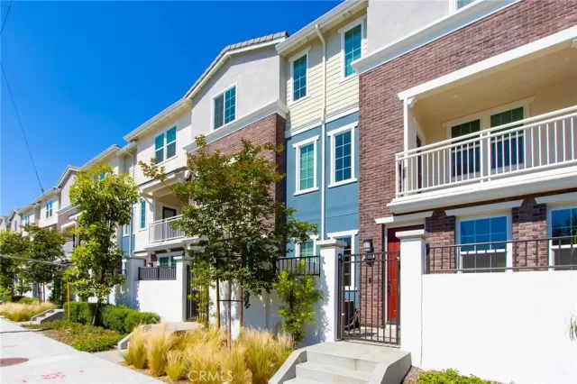 MLS: PW24161115 Condo For Sale