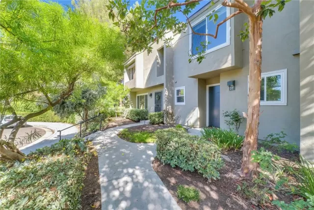 MLS: PW24174261 Condo For Sale