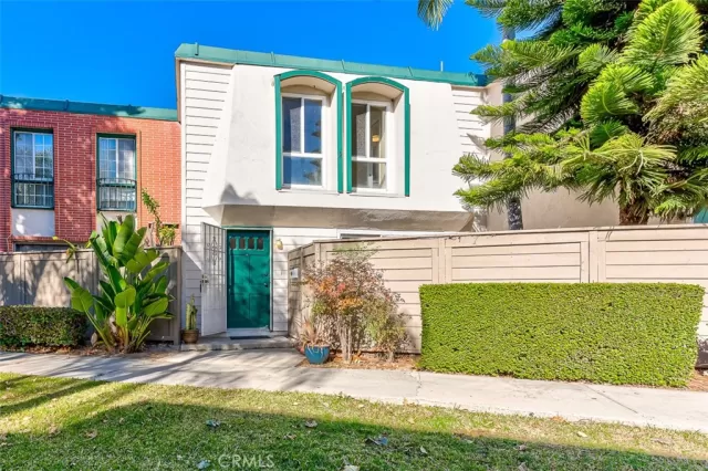 MLS: PW24254553 Condo For Sale