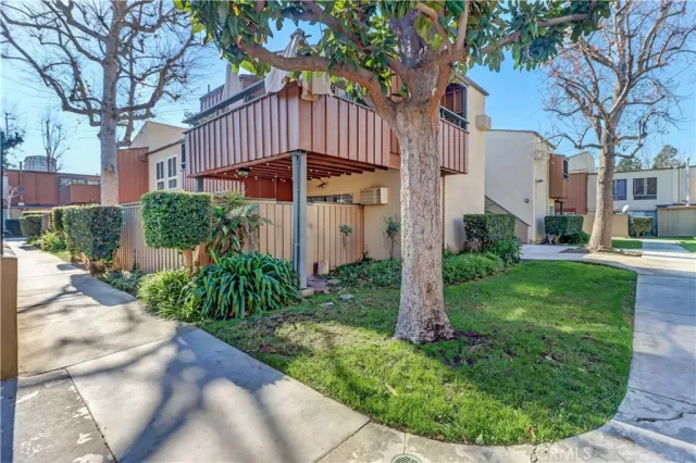 MLS: PW25007998 Condo For Sale