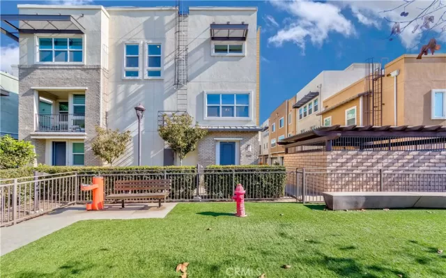 MLS: PW25010007 Condo For Sale