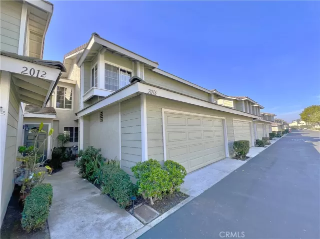 MLS: PW25016443 Condo For Sale