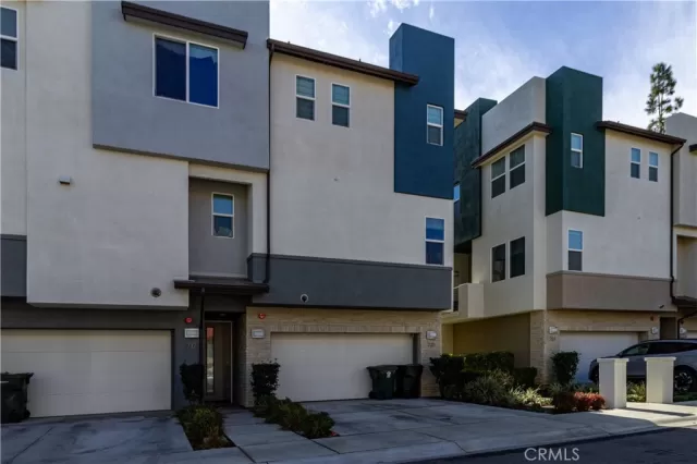 MLS: PW25017529 Condo For Sale