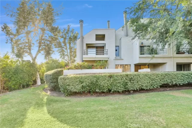 MLS: PW25019003 Condo For Sale