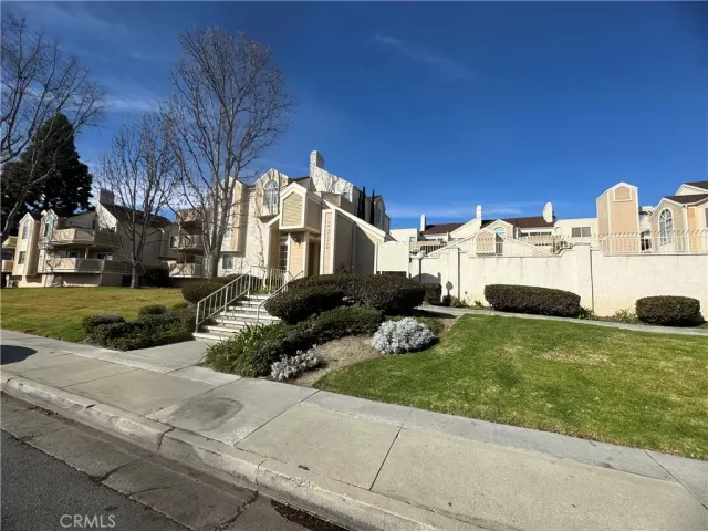 MLS: PW25023021 Condo For Sale